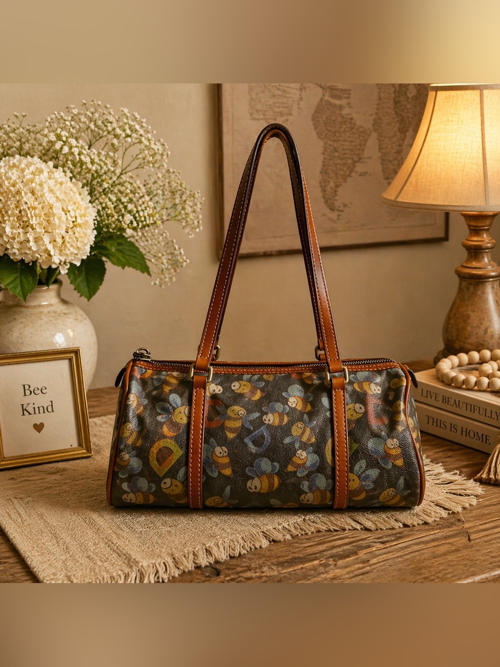 Dooney & Bourke Bee 📦💌🎄